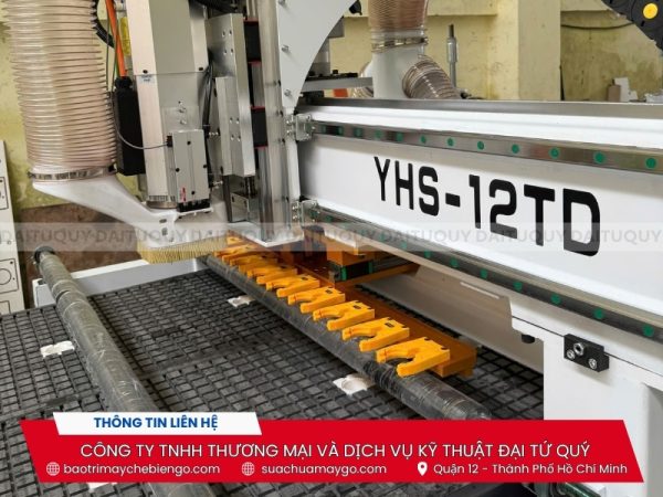 Máy cnc 1 đầu thay dao tự động YHS-12TD