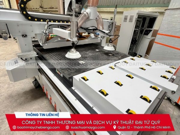 Máy cnc 1 đầu thay dao tự động YHS-12TD